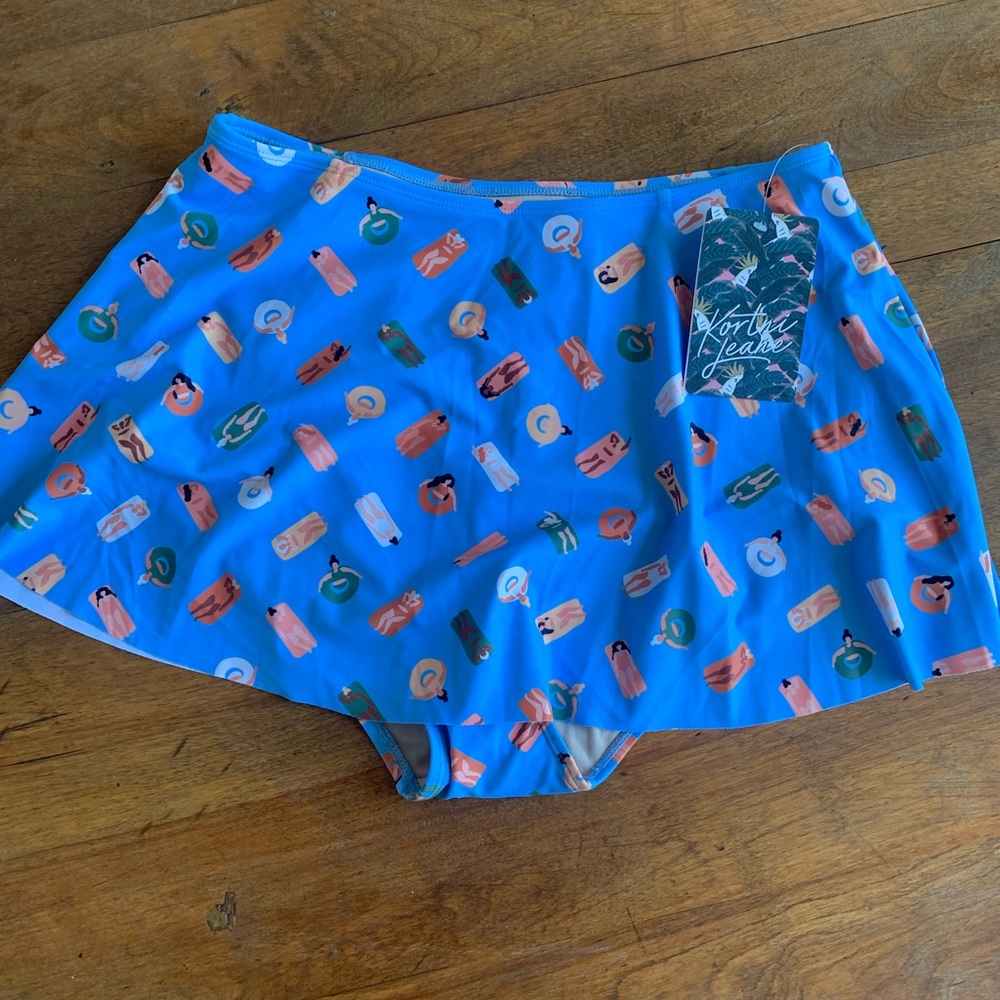 Kortni Jeane brand new with tags size large short swim skirt